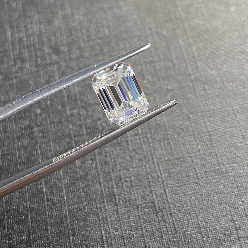 Синтетический бриллиант с изумрудной огранкой 6x8 мм 2 карата|Стразы и драгоценные