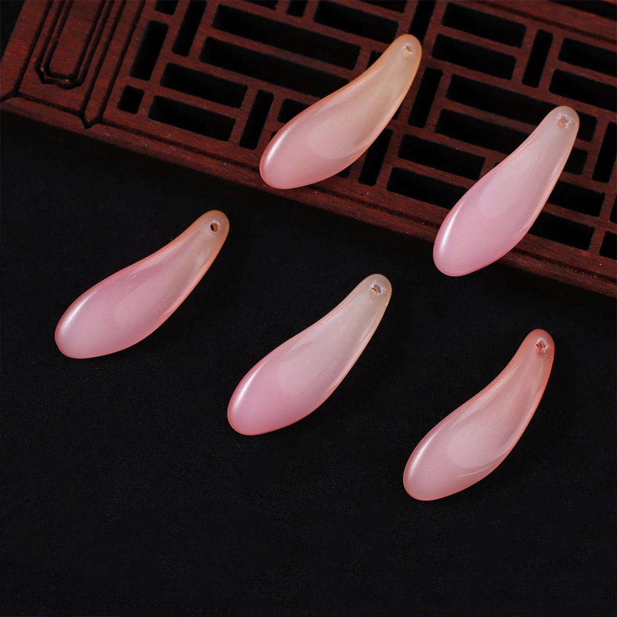 Оптовая продажа 10 шт лэмпворк длинные бамбуковые листья бусины разноцветные