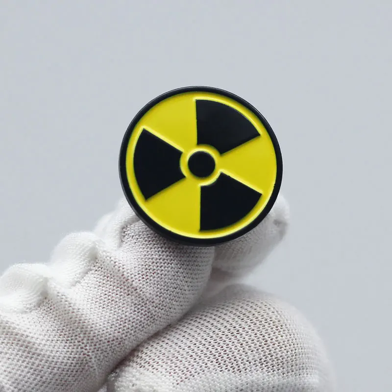 Декоративная заколка для рюкзака и джинсовой куртки с логотипом