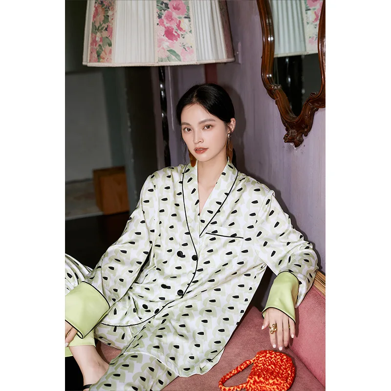 Green Color High Quality Ice Silk Pajamas Women's Long-sleeved Trousers Two-piece Home Clothes.