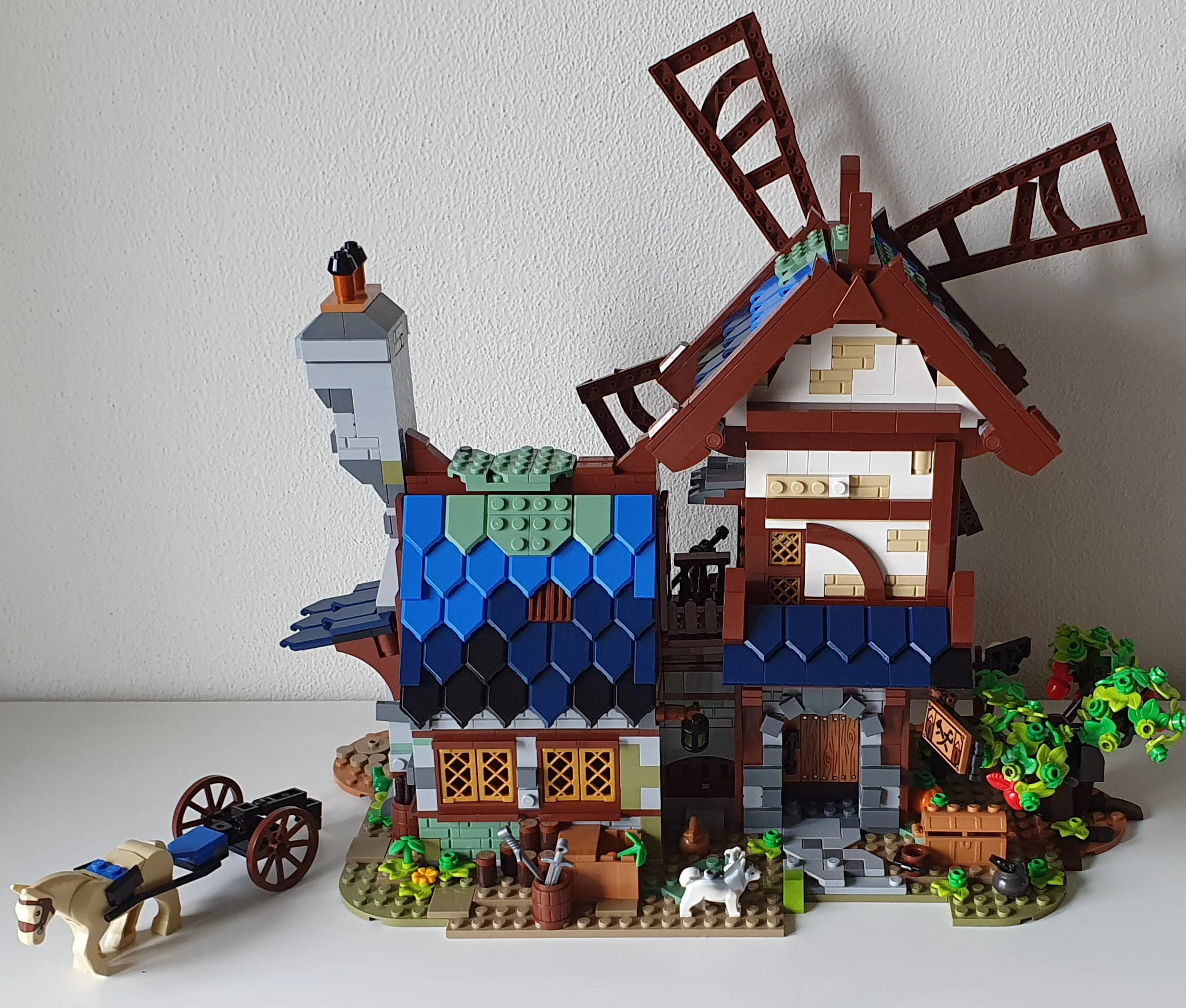 Помещения для детей средневековая ветряная мельница город улица | Игрушки и