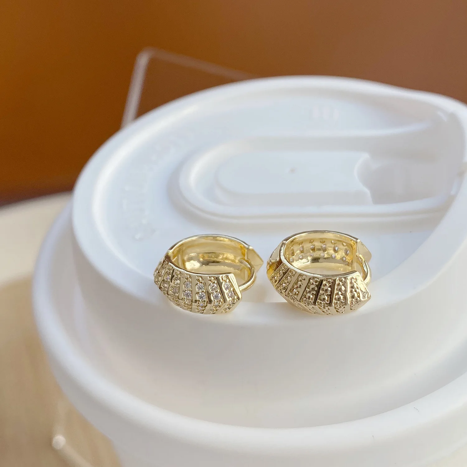 

Серьги-кольца женские круглые с микроинкрустацией из фианита, ювелирные украшения с покрытием из настоящего золота 14 к, простые повседневн...