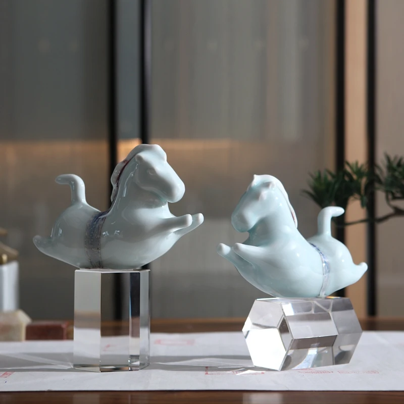 Современная креативная абстрактная керамическая статуя лошади для бега