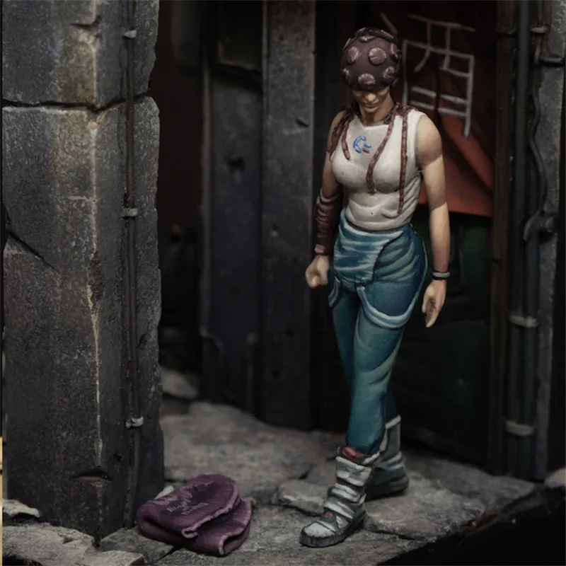 Resin Figure 1/35 Scale Model Kit Fighting Girl (without scene) Assembly Models Colorless Self-Assembled Toy No.466 | Игрушки и хобби