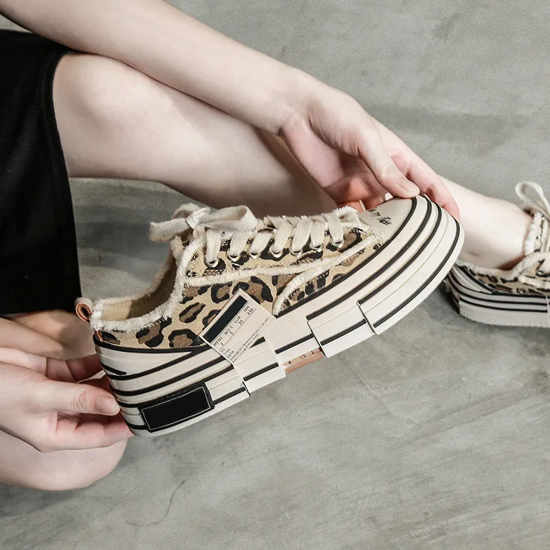 Леопардовая парусиновая обувь для влюбленных женские Сникеры на платформе