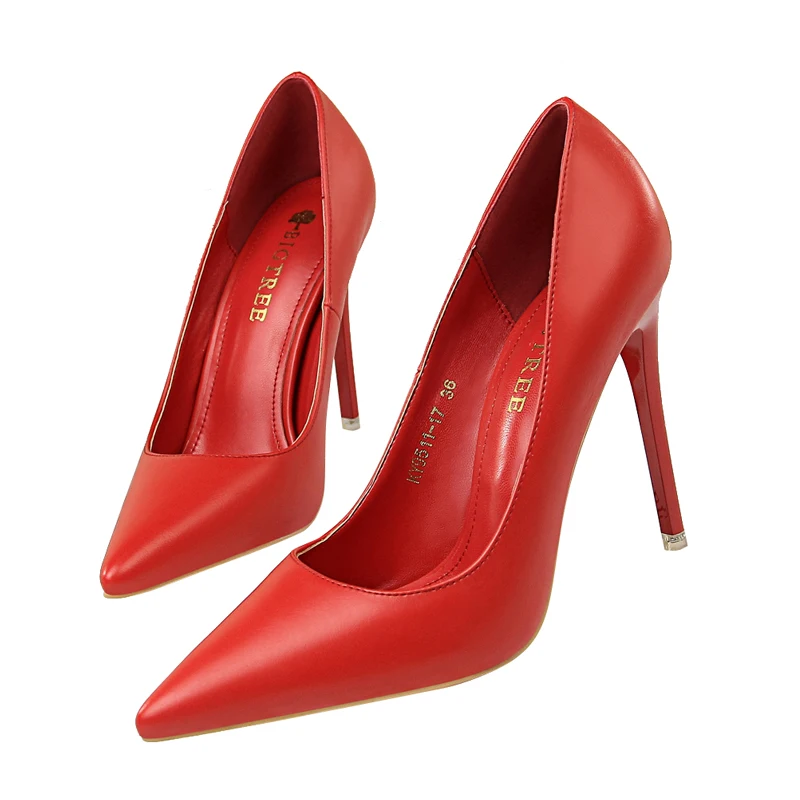 Модная простая Женская обувь в Корейском стиле пикантные туфли на тонком высоком