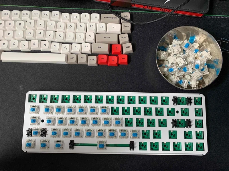Механическая игровая клавиатура TK68 тройной режим BT5.0/2 4 ГГц/Type-C Gateron Switch ASA/XDA Profile