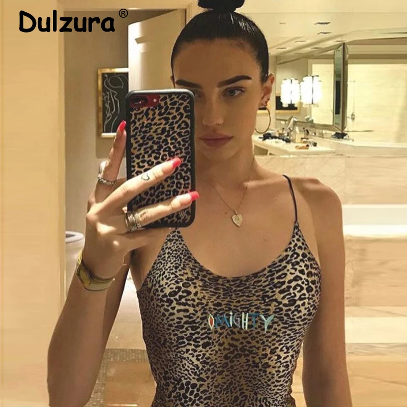 Сексуальное леопардовое платье с вышитыми буквами женское 2020 весна лето