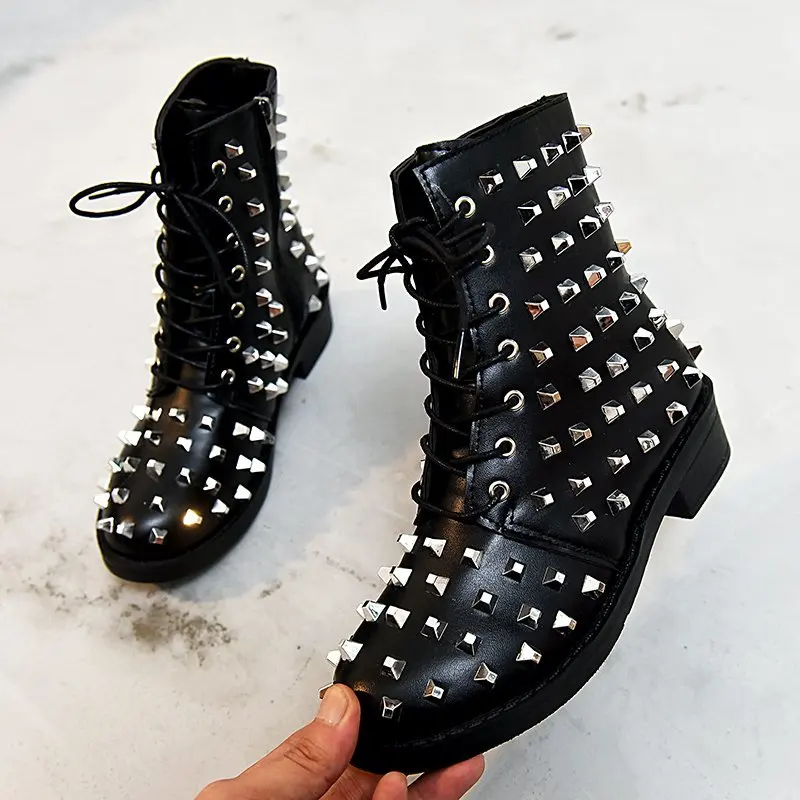 Женские кожаные ботильоны с заклепками осенне зимние короткие ботинки на