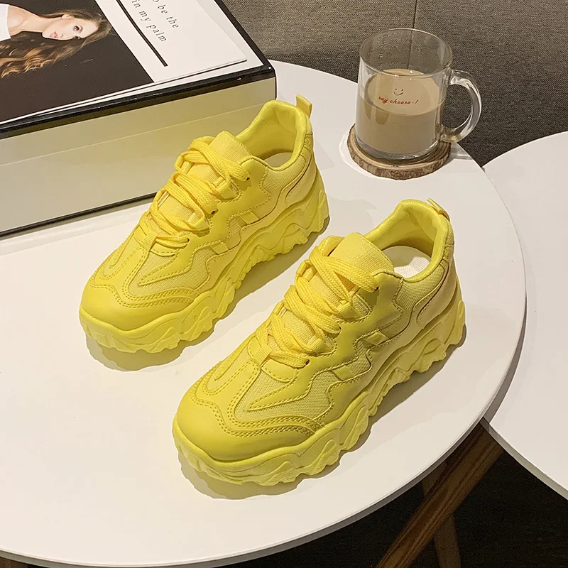 

Web celebrity shoes female 2020 spring and autumn new thick bottom round head lacing students joker street patting casual shoes
