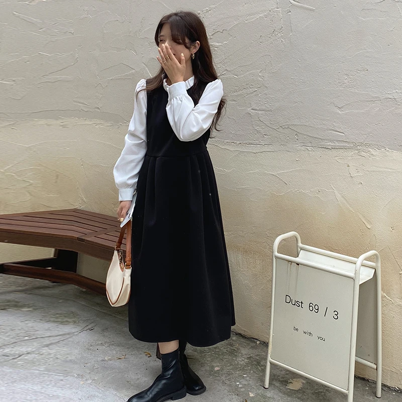 

2021 autumn and winter new fashion joker French high-end temperament gentle waist fake two-piece long sleeve round neck dress.