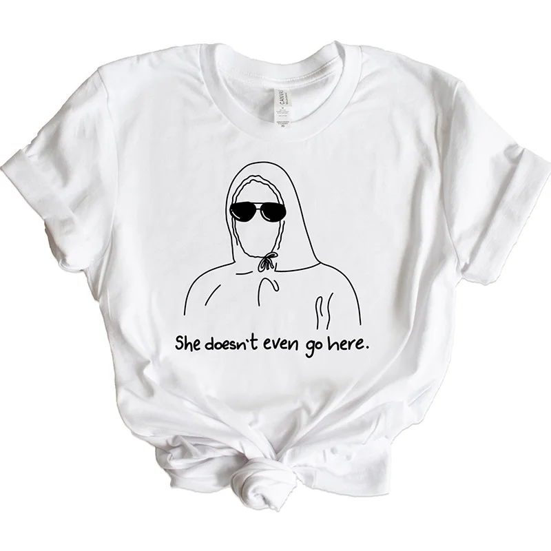 Графическая футболка она даже не идет сюда означает девушки подарок на день