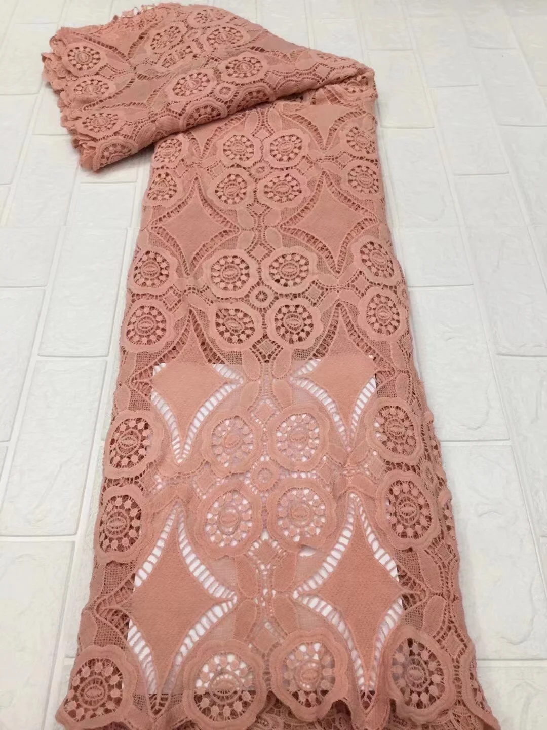

Высокое качество желтый цвет модное кружевное молочного шелка кружево с wholeembroidered чистая кружевной в африканском стиле кружевные струящиес...