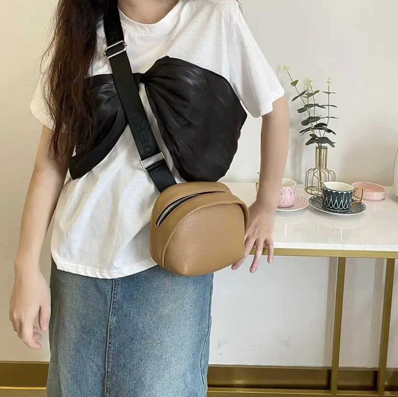 

2021 Women Waist Bag Thick Chain Shoulder Crossbody Chest Bag Female Belt