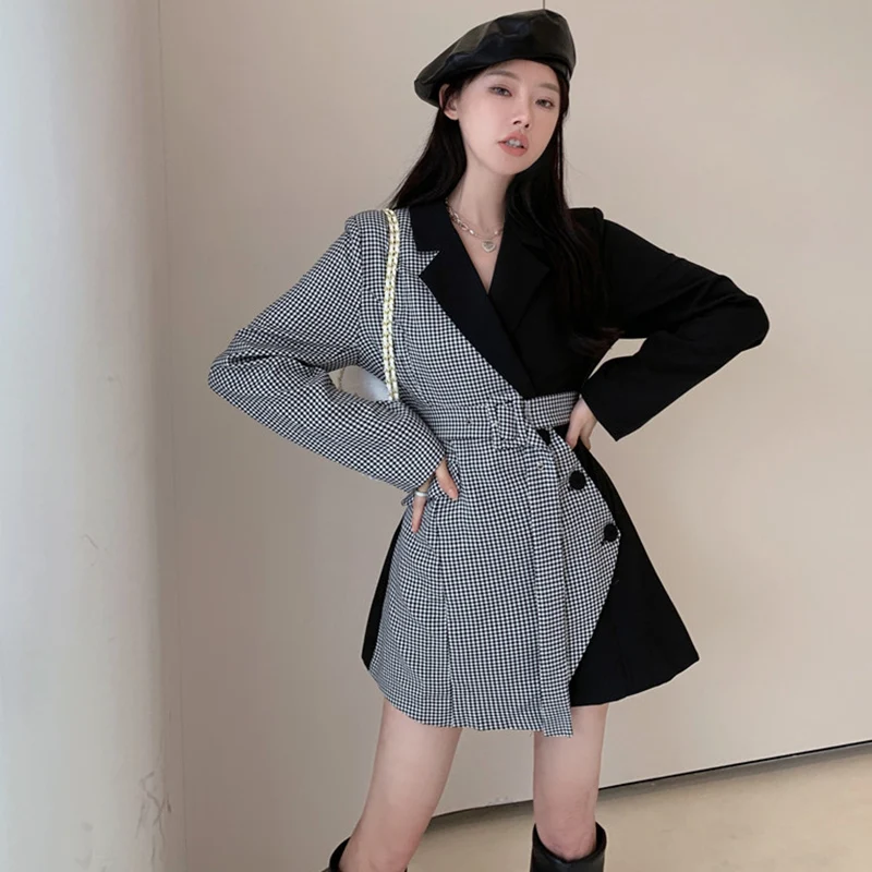 

Женский блейзер с отложным воротником и поясом, на пуговицах