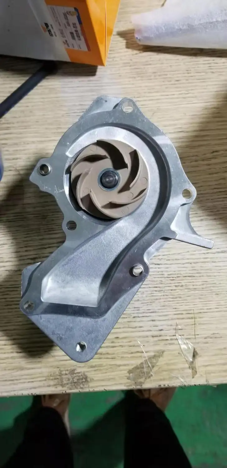Водяной насос охлаждения двигателя для FORD FIESTA IV FOCUS FUSION Пума OEM: YS6G8501A2C YS6G8591A2C 1350461 1350460