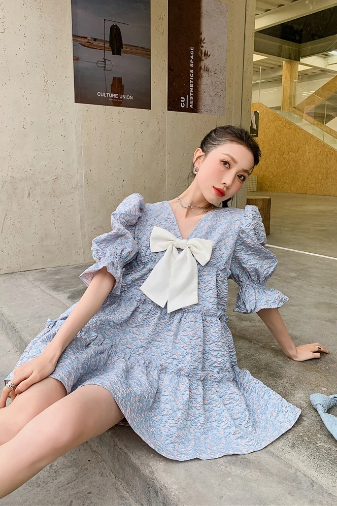 

Women V-Neckline Knee-length Dress Lantern Sleeve Ruffle Loose print Folds Dress female sweet dresses