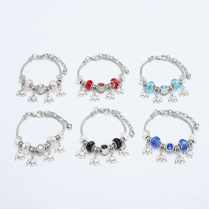 Посеребренный самодельный браслет с кнопками и подвеской в виде слона