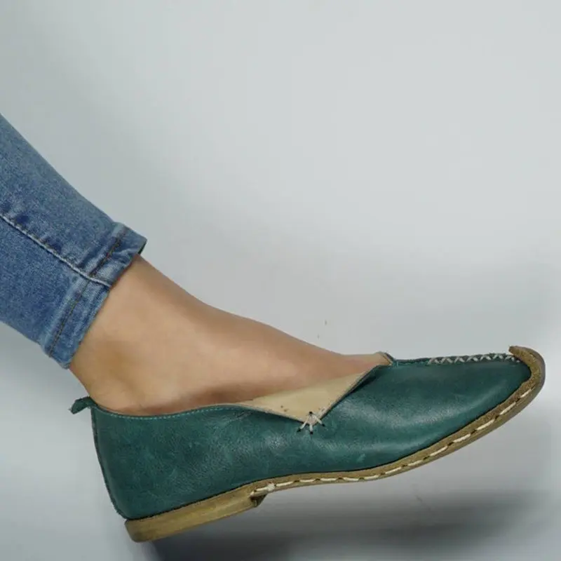 Женские туфли с закрытым носком красные ручной работы на плоской подошве в стиле