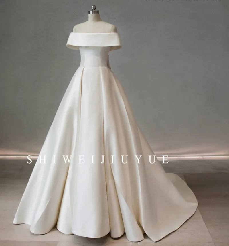 Простое свадебное платье принцессы 2020 атласное женское с открытыми плечами со