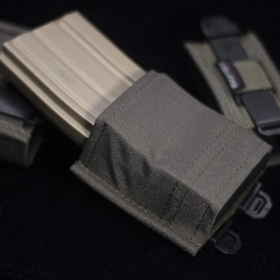 

KYWI 556 Single/9mm Magazine Pouch Outdoor Hunting Game Equipment