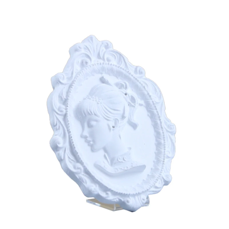 

Vintage Beauty Embossed Jewelry Stand White Resin Earrings Necklace Bracelet Jewelry Display Stand Decorative Ornaments