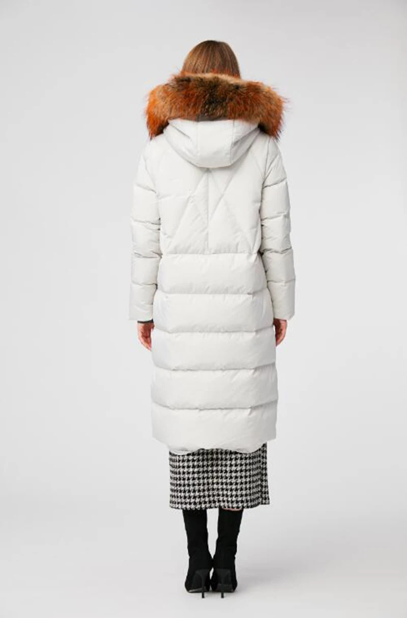 Женский длинный теплый пуховик с капюшоном непромокаемый из натурального меха
