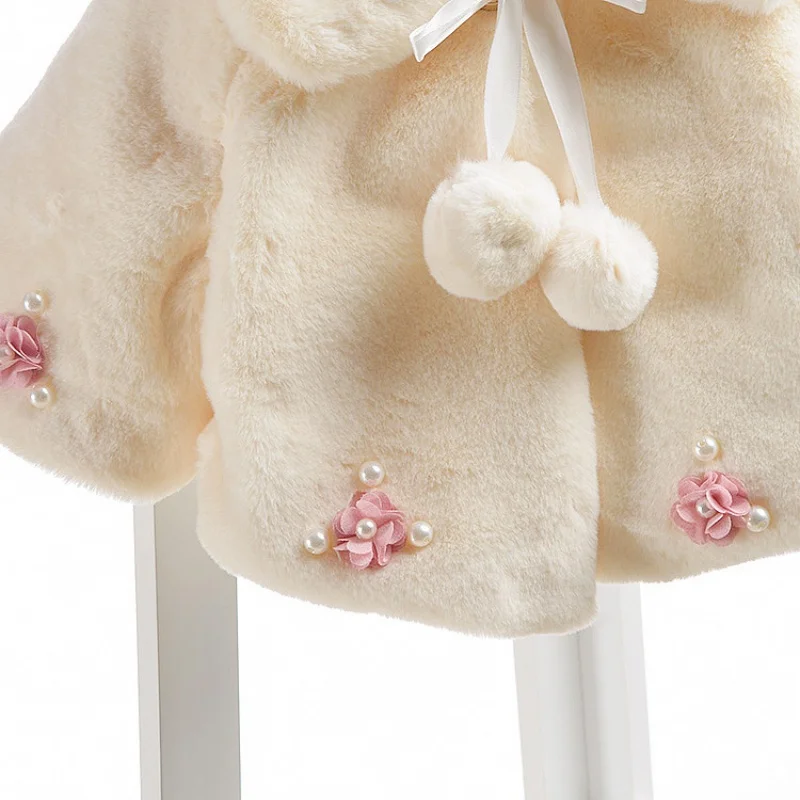 Пальто-накидка детское осенне-зимнее с цветочным узором |