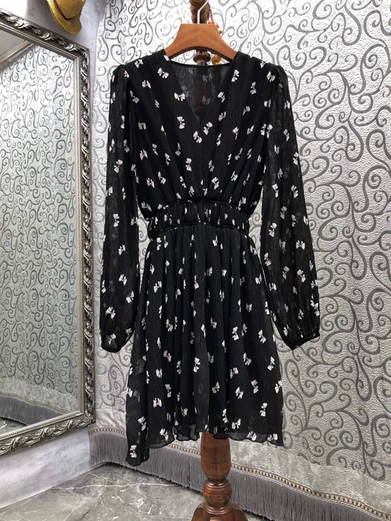 

Женское ТРАПЕЦИЕВИДНОЕ ПЛАТЬЕ С V-образным вырезом и длинными рукавами