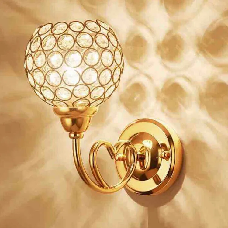 

Современный Железный настенный светильник, прикроватная лампа для спальни, простой креативный теплый светодиодный настенный светильник д...