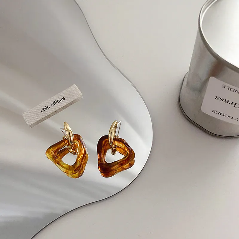 

French Vintage Resin triangle Earrings New Trend Irregular Amber Earclip Women Fashion Geometric Ear Buckles Jewelry Gift