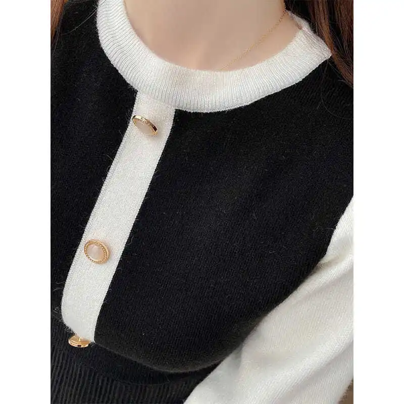 

New 2021 spring and autumn fashion foreign style knitted round neck bubble sleeve color matching button dress