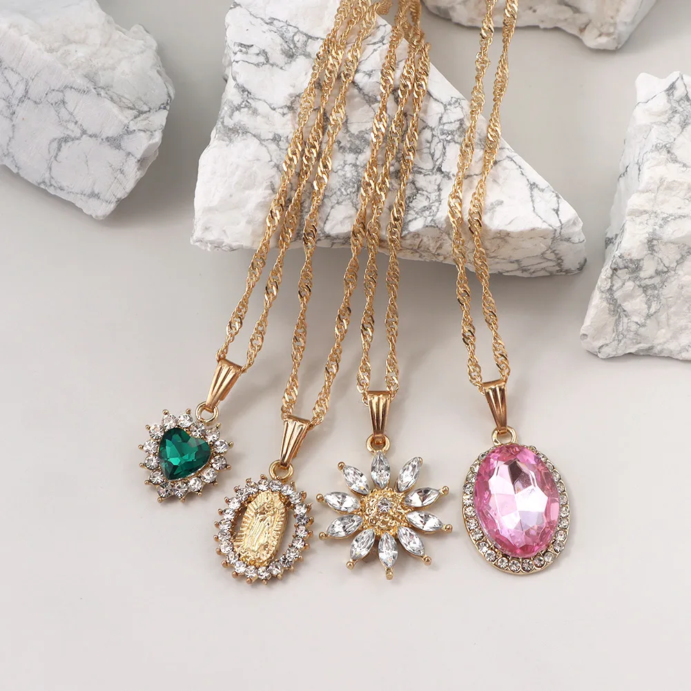 

Vintage Multilayer Heart Maria Portrait Metal Chain Necklaces for Women Collar Statement Pendent Necklace Collier Jewelry Gifts