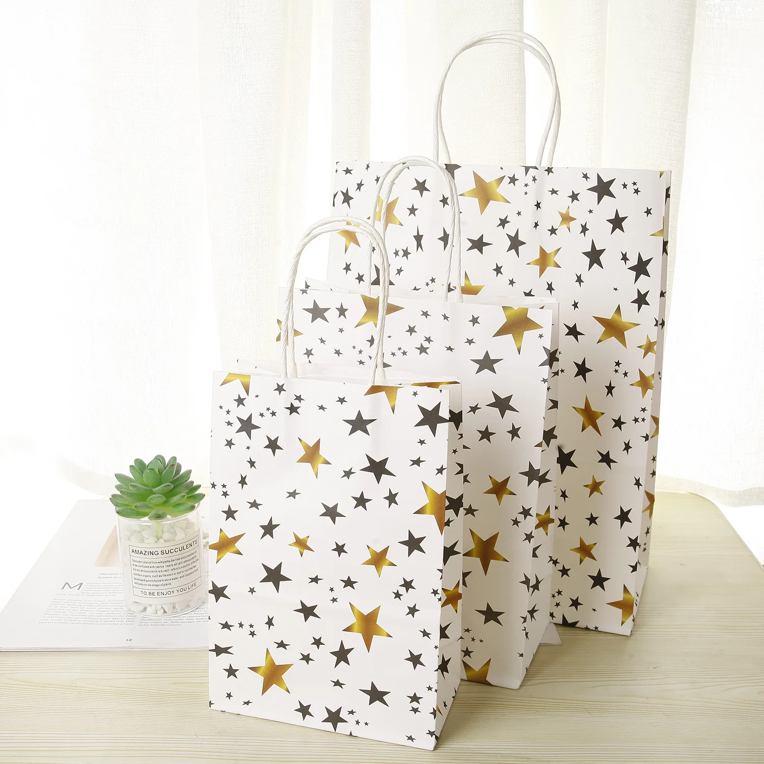 

30pcs New Gold Star Gift Bags Stamping Striped Dot Kraft Paper Bag DIY Multifunction Recyclable Paper Bag with Handle