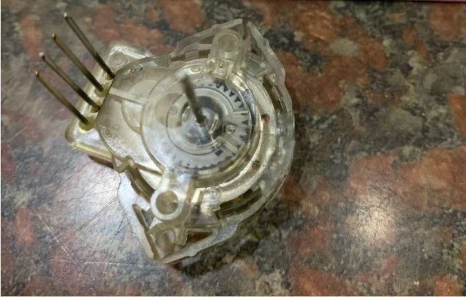 Шаговый двигатель для указателей скорости или об/мин приборной панели Magneti Marelli и