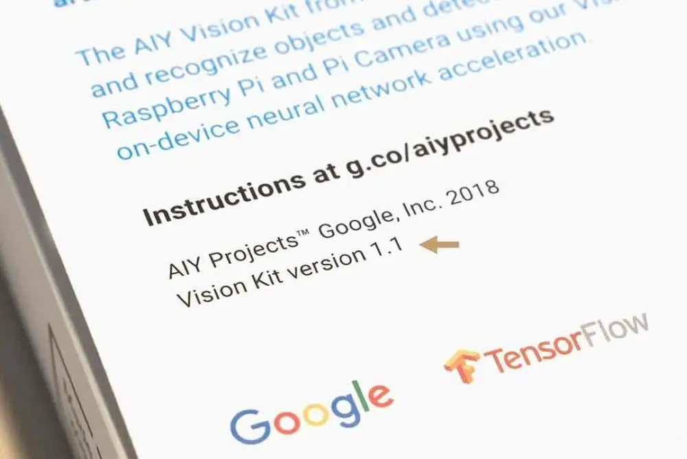 Комплект Google AIY Vision Kit версия 1 включает в себя Raspberry Pi и модуль камеры 2 0 |