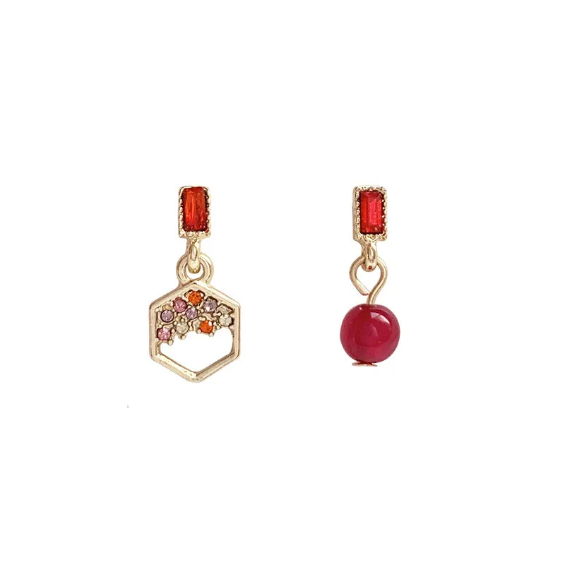 

S925 Needle Asymmetric Red Stone Earrings Retro Fashion Elegant Temperament Women Stud Earrings Wholesale Jewelry Bride Wedding