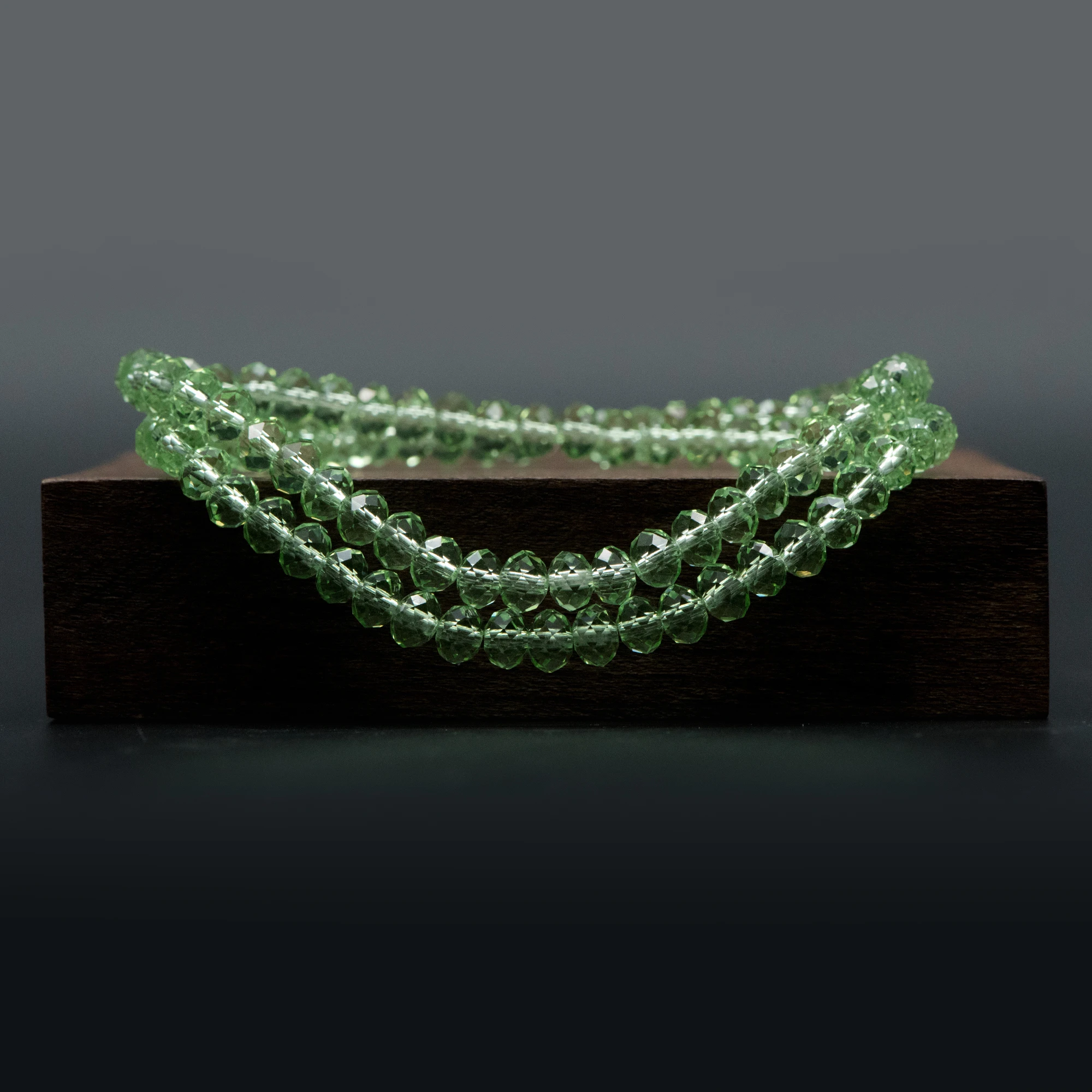 

Rondelle Crystal Glass Faceted Beads 4x6mm Apple Green -(BZ06-77)/ 95pcs