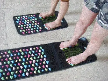 Массажная подушка для ног удобная массажа стоп с имитацией гальки дорожная