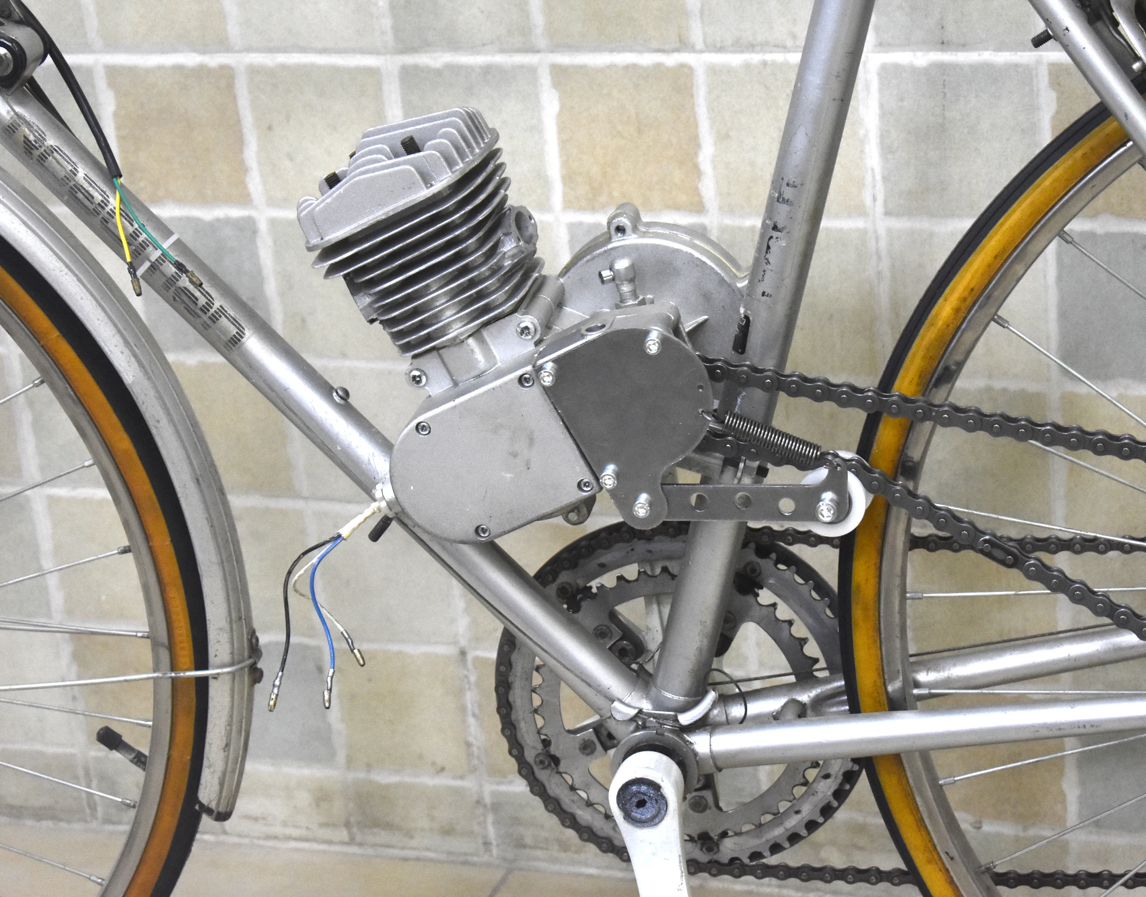 Мощный серебристый глушитель натяжитель цепи для 49cc 60cc 66cc 70cc 80cc велосипедного