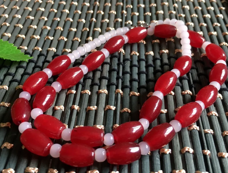

New 8x12mm Natural Red Jade Rice &white jade Necklace 18 "AAA