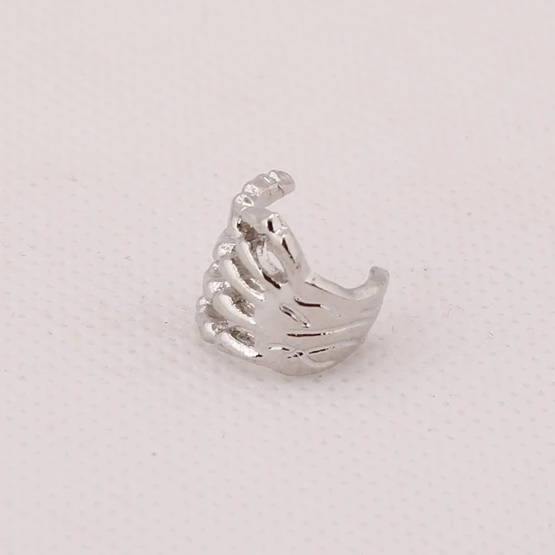 

2021 New 1Pc Neutral Punk Hip-hop Style No Pierced Earrings Skull Hand Ear Clip Jewelry Accessories Birthday Party Holiday Gifts