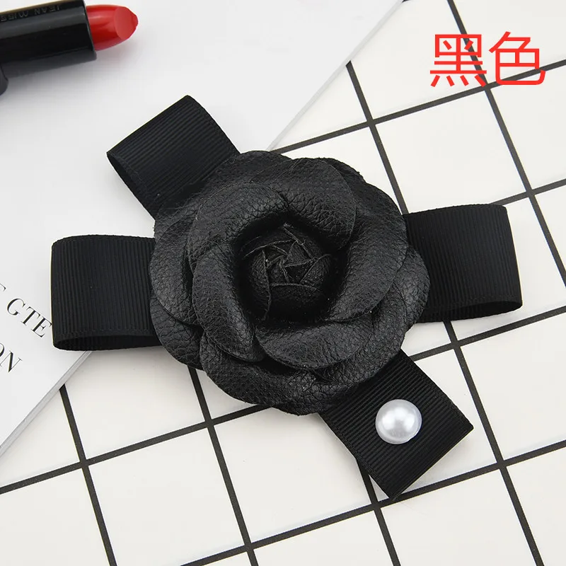 Black Корейская мода милый романтический кожаный цветок камелии лук брошь ювелирные изделия роскошный Нагрудный значок на булавке сумка с бантом женские аксессуары - Окраска металла: Black