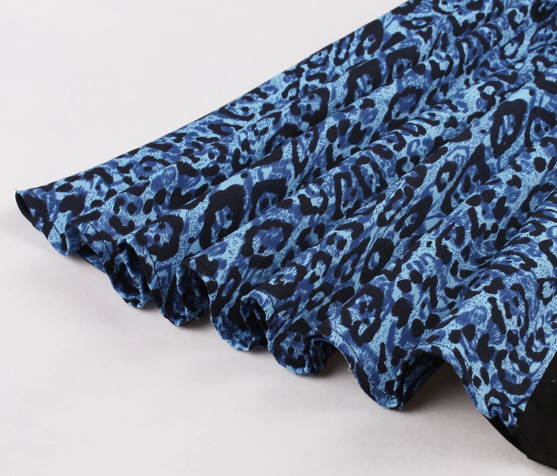 

New Design Blue And Black Contrast Color Leopard Printed Dress Summer 2020 Women O Neck Short Sleeve Zipper Maxi Party Dress