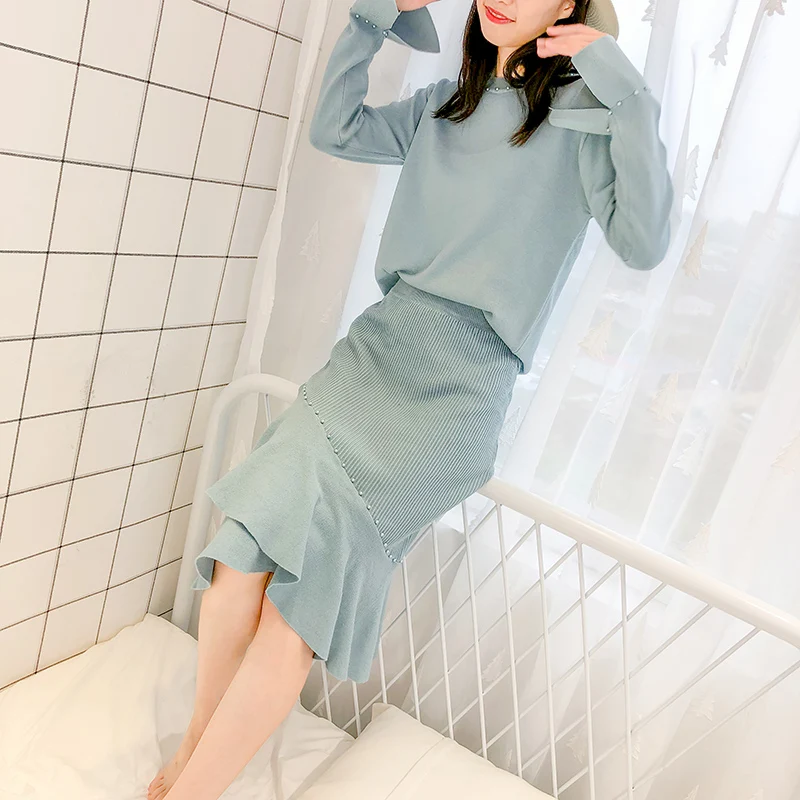 Женский костюм ALPHALMODA Однотонный свитер с жемчужинами и юбка оборками элегантный