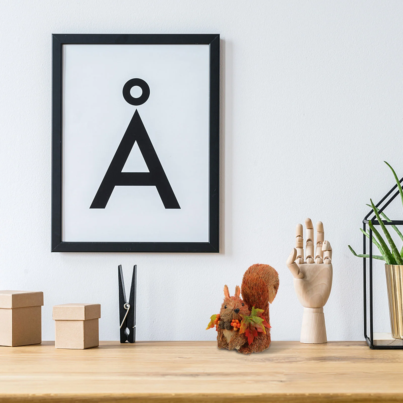 

Искусственная деревянная Статуэтка белки