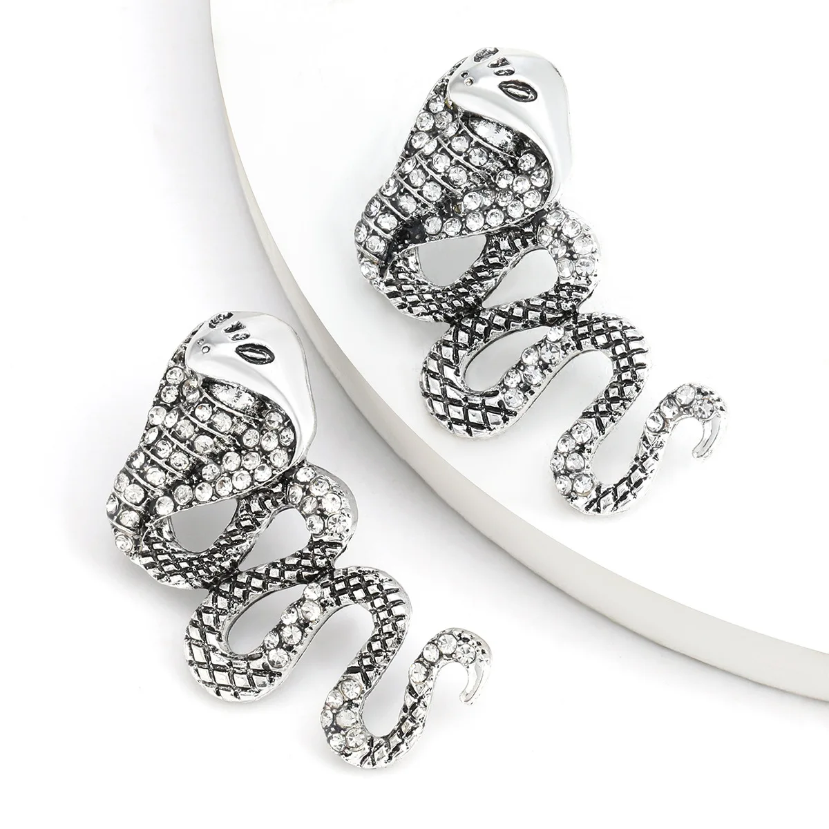 Креативный набор из сплава с бриллиантами для мужчин крутые женские серьги Кобра
