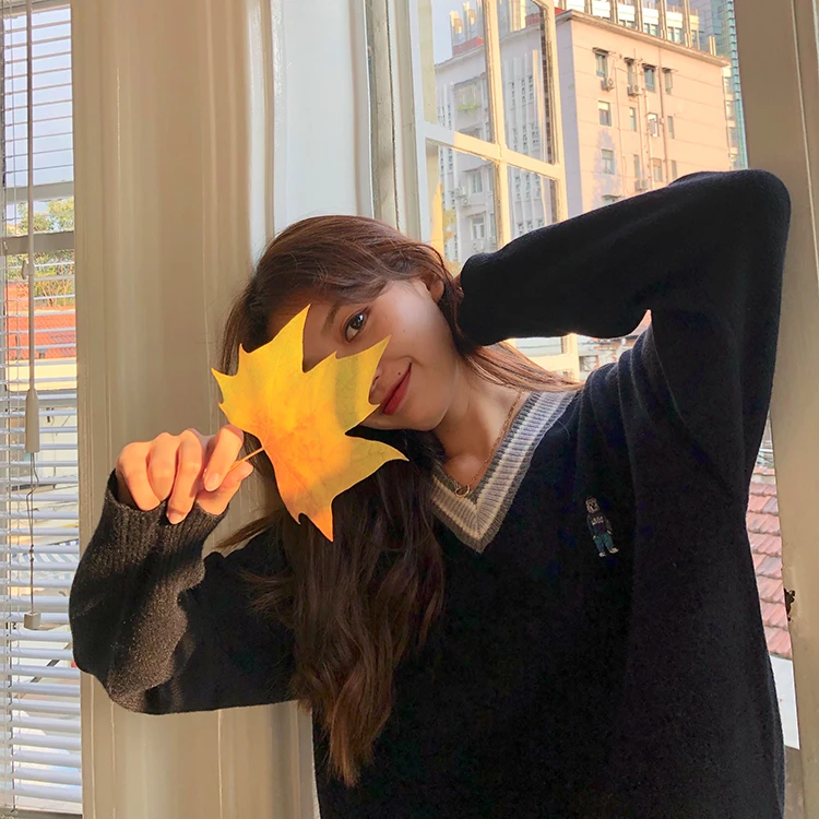 Женский свитер в японском стиле Kawaii Ulzzang с мультяшным медведем V-образным вырезом
