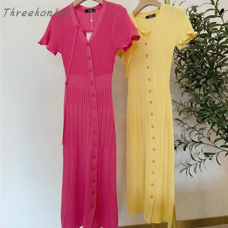 

Женское трикотажное платье-свитер, однотонное тонкое облегающее платье с косым рядом пуговиц и коротким рукавом, лето 2021