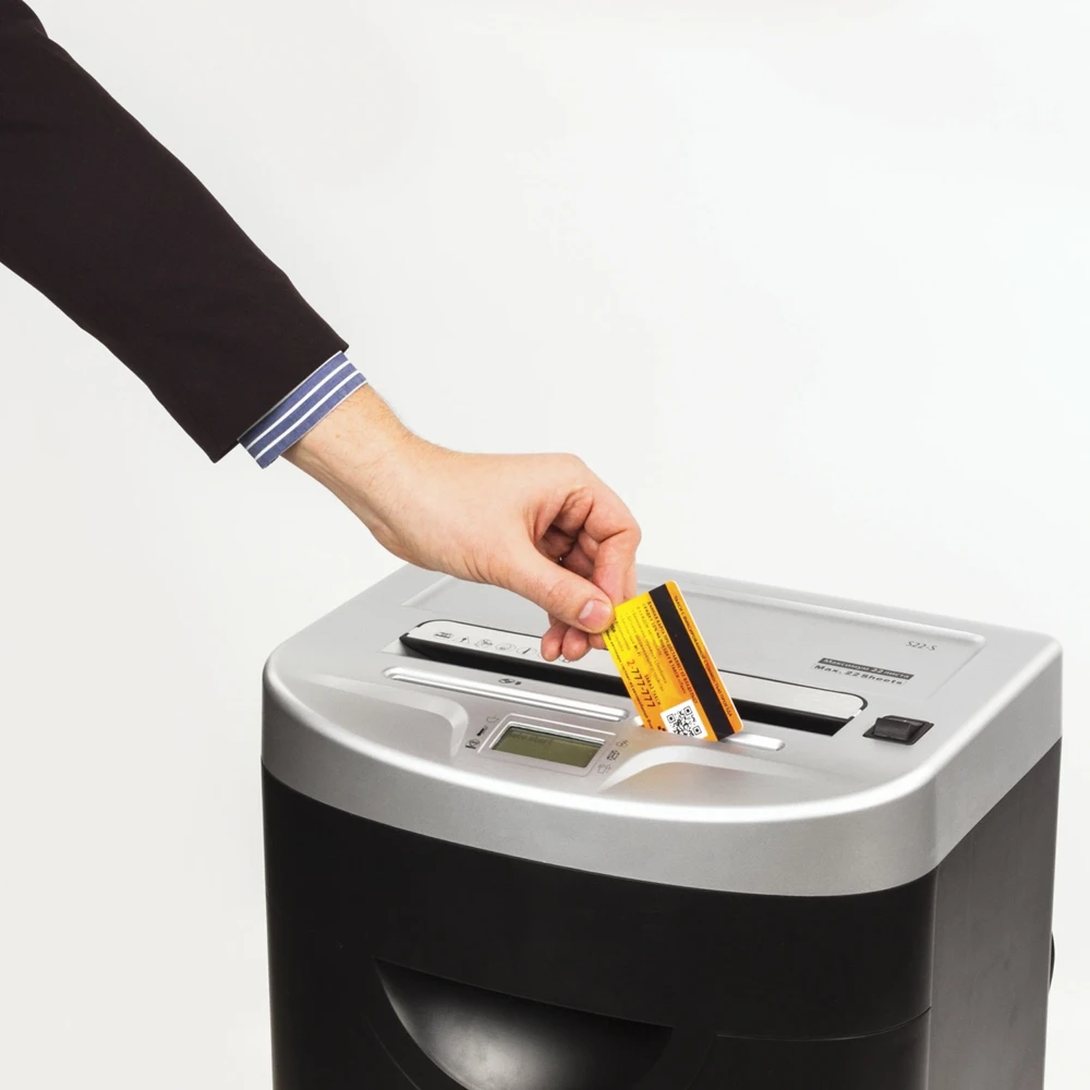 Уничтожитель (шредер) BRAUBERG S22-S 531773 CD 2 уровень секретности полоски 4 мм 22 листа 35 л |